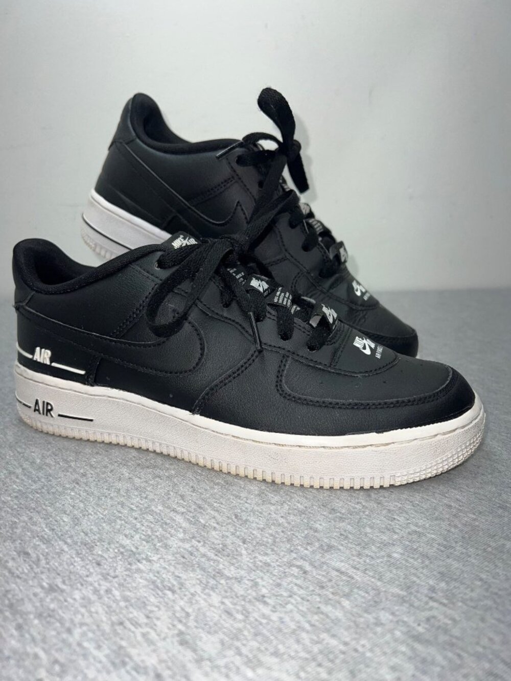 Nike Air Force 1 Low Black/White Sneakers Youth Size 6.5Y‎ Leather Casual Shoes